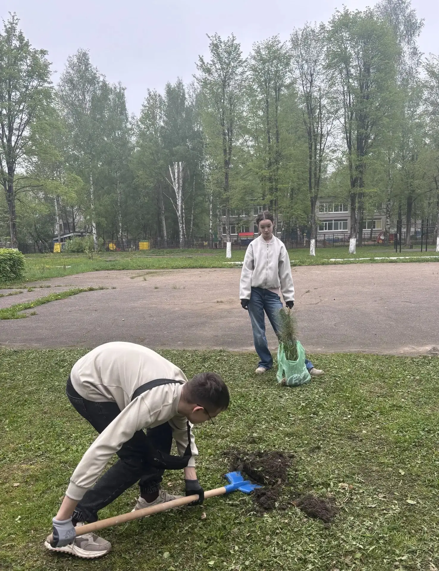 🌱 Зелёная весна в нашей гимназии — не просто слова, а реальные дела! 🌱    Ура! Мы не сидели сложа ру