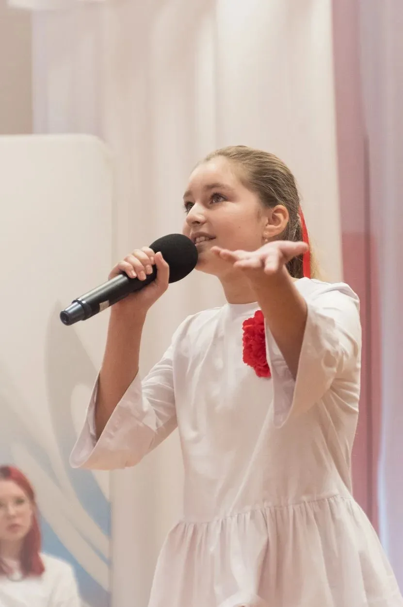 Ксюша Хотеева, 5а класс, участница Международного конкурса "Жар-Птица России" награжден...
