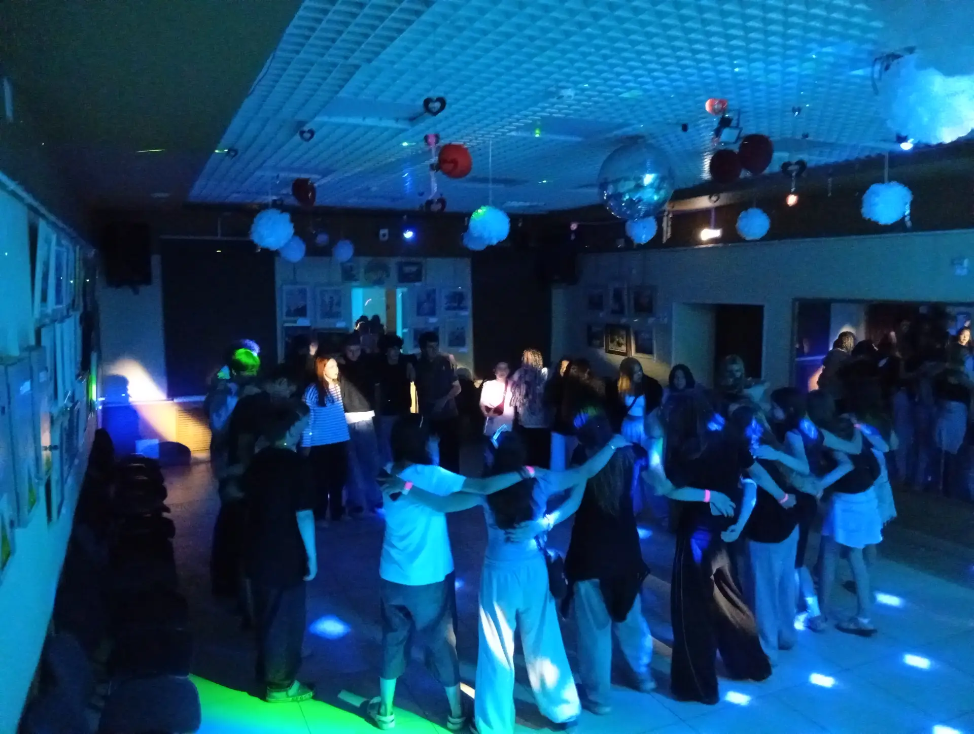 12 июня в Доме Культуры «Верея» состоялась зажигательная дискотека 🕺🎶
Вечер собрал любителей музык