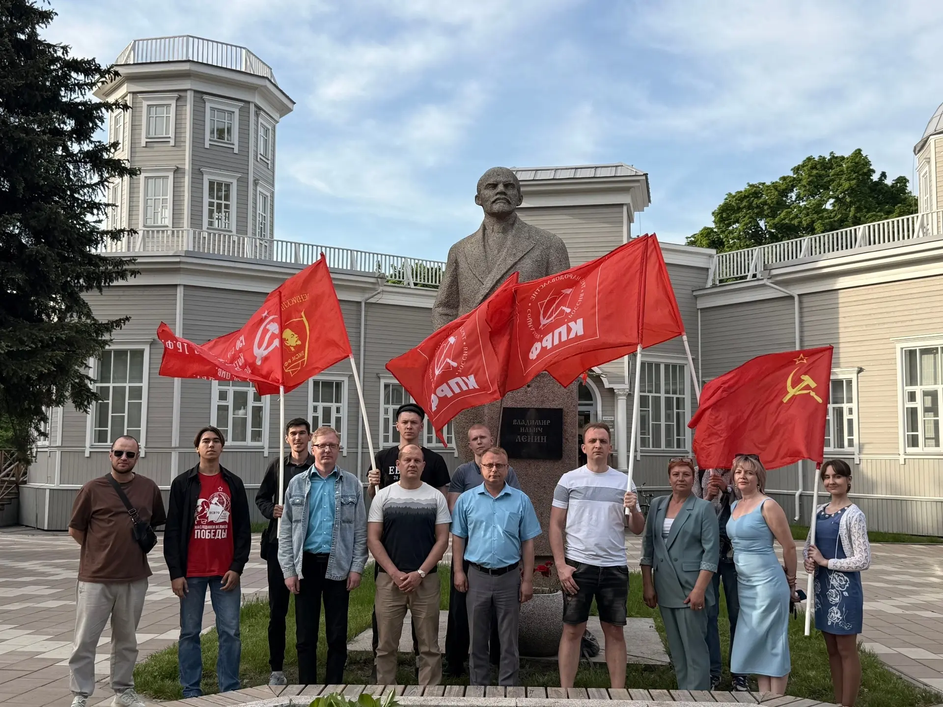 В Пензе отметили День пионерии.