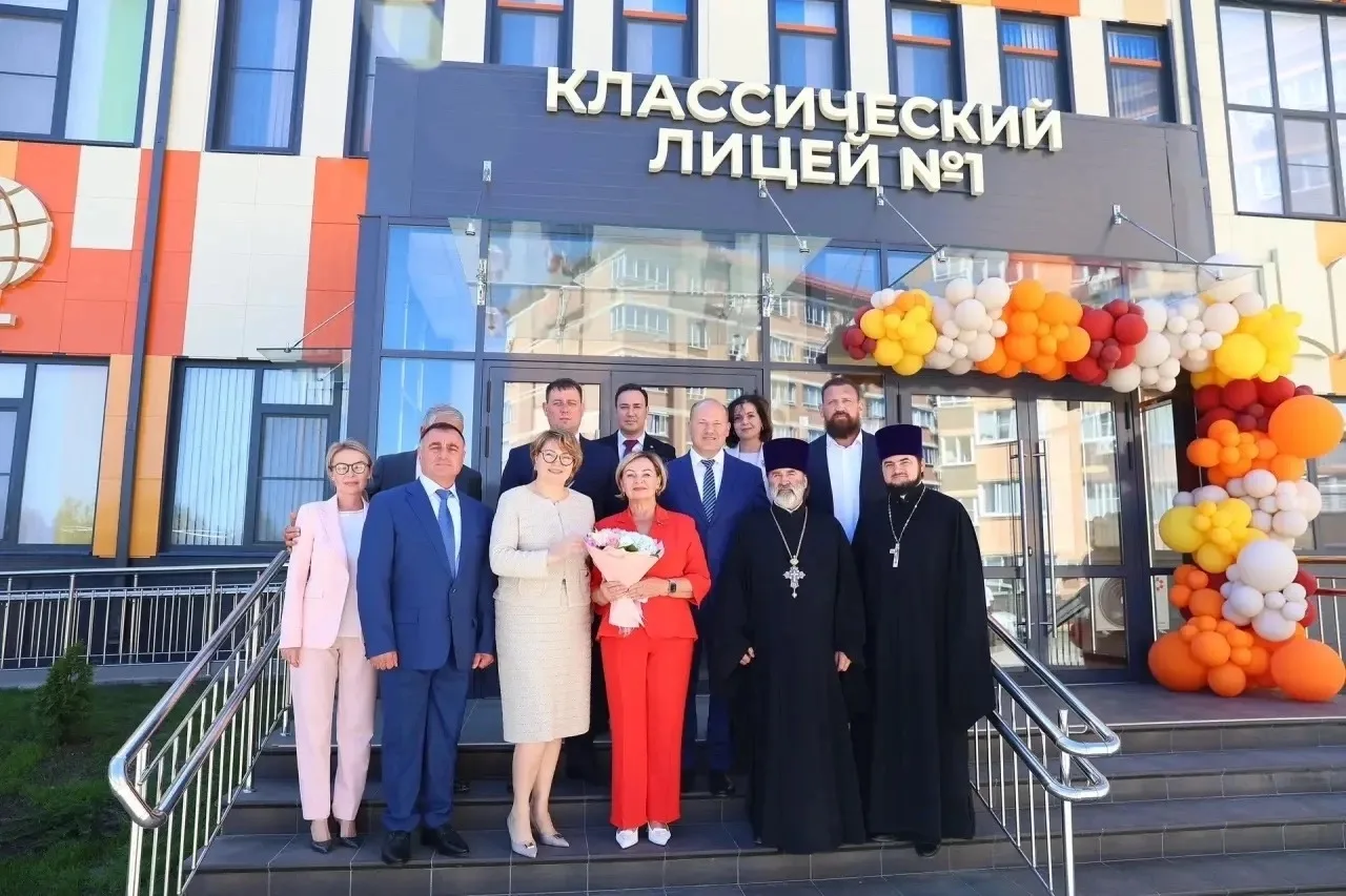 Сегодня по всей стране звучат первые школьные звонки - стартовал новый учебный год!