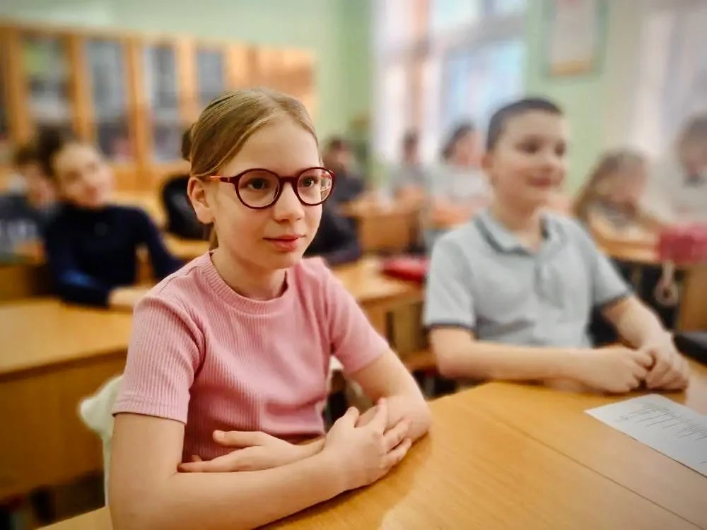 🇷🇺 Учебный день начался с торжественной церемонии поднятия Государственного флага Российской Федерац