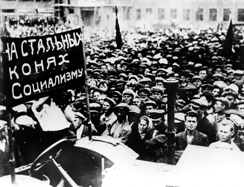 🎯 Сегодня мы отмечаем 96-ю годовщину основания легендарного Сталинградского тракторного завода, пра