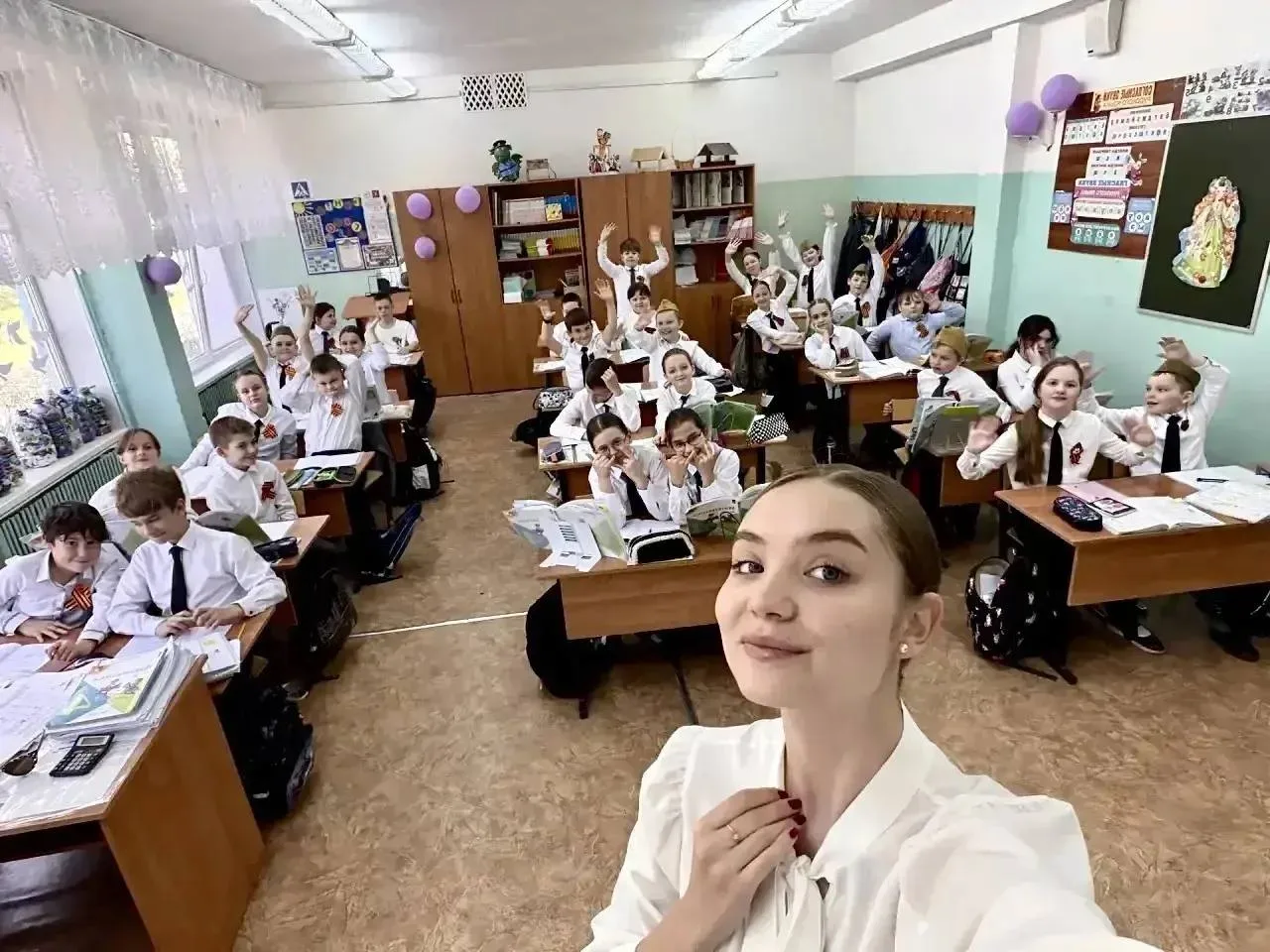 🌷 С Днём учителя!