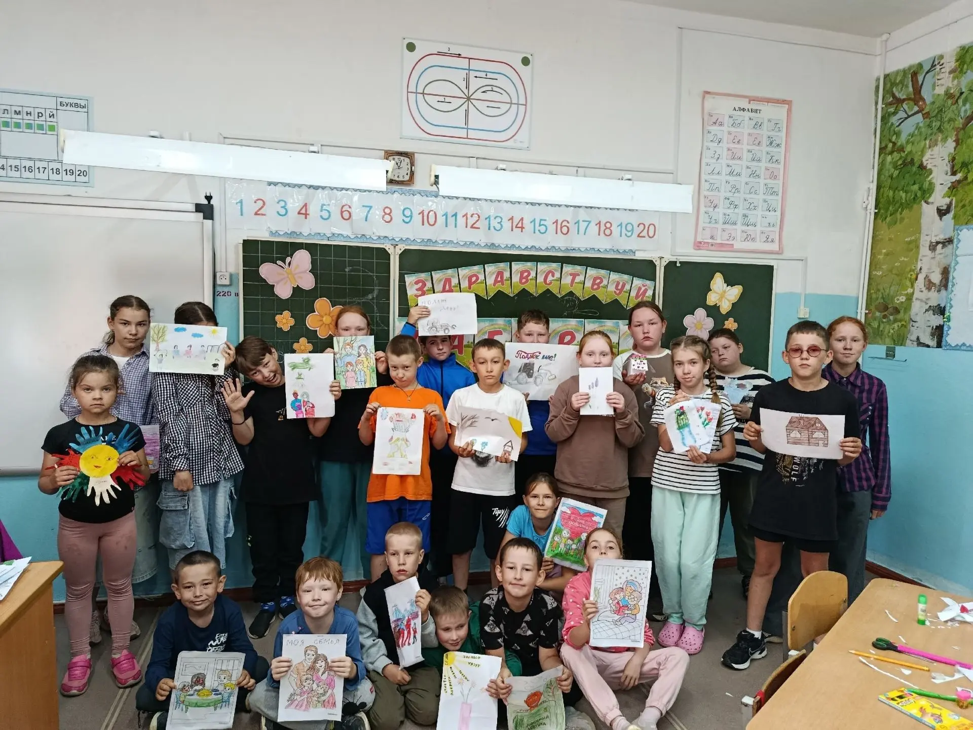 11 день пришкольного  лагеря. Тематический день "Я и моя семьЯ".

Вчера прошла творческая мастерская