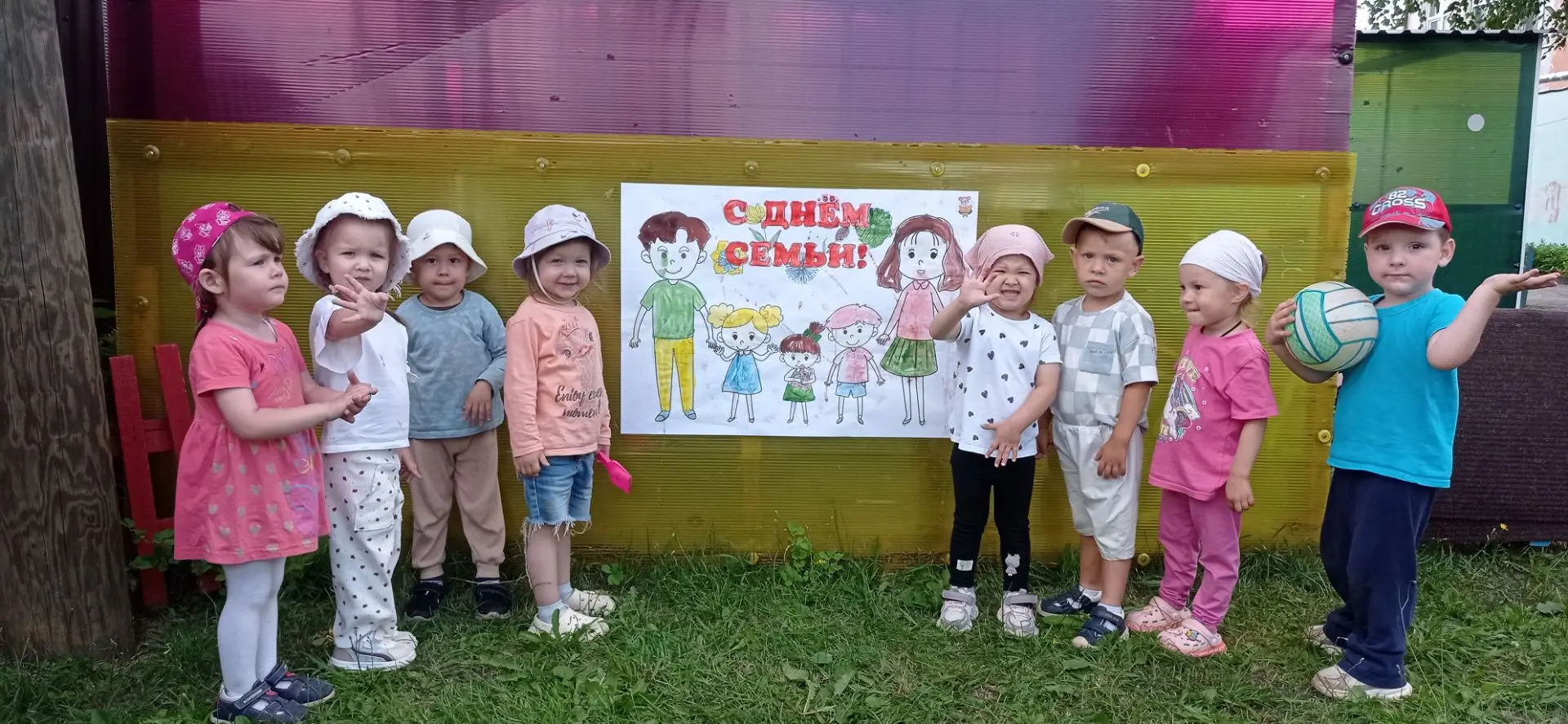 💖 С Днем семьи, любви и верности! Сегодня наши малыши показали, как можно выразить свои чувства чер