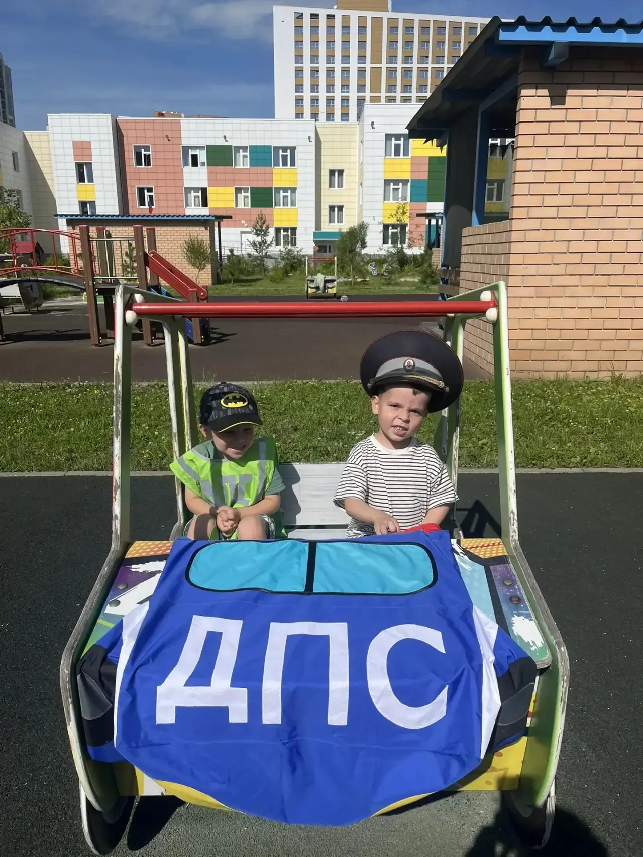 🚦В детском саду прошла неделя "Азбука безопасности". Ребята изучали дорожные знаки 🚳участвовали в 