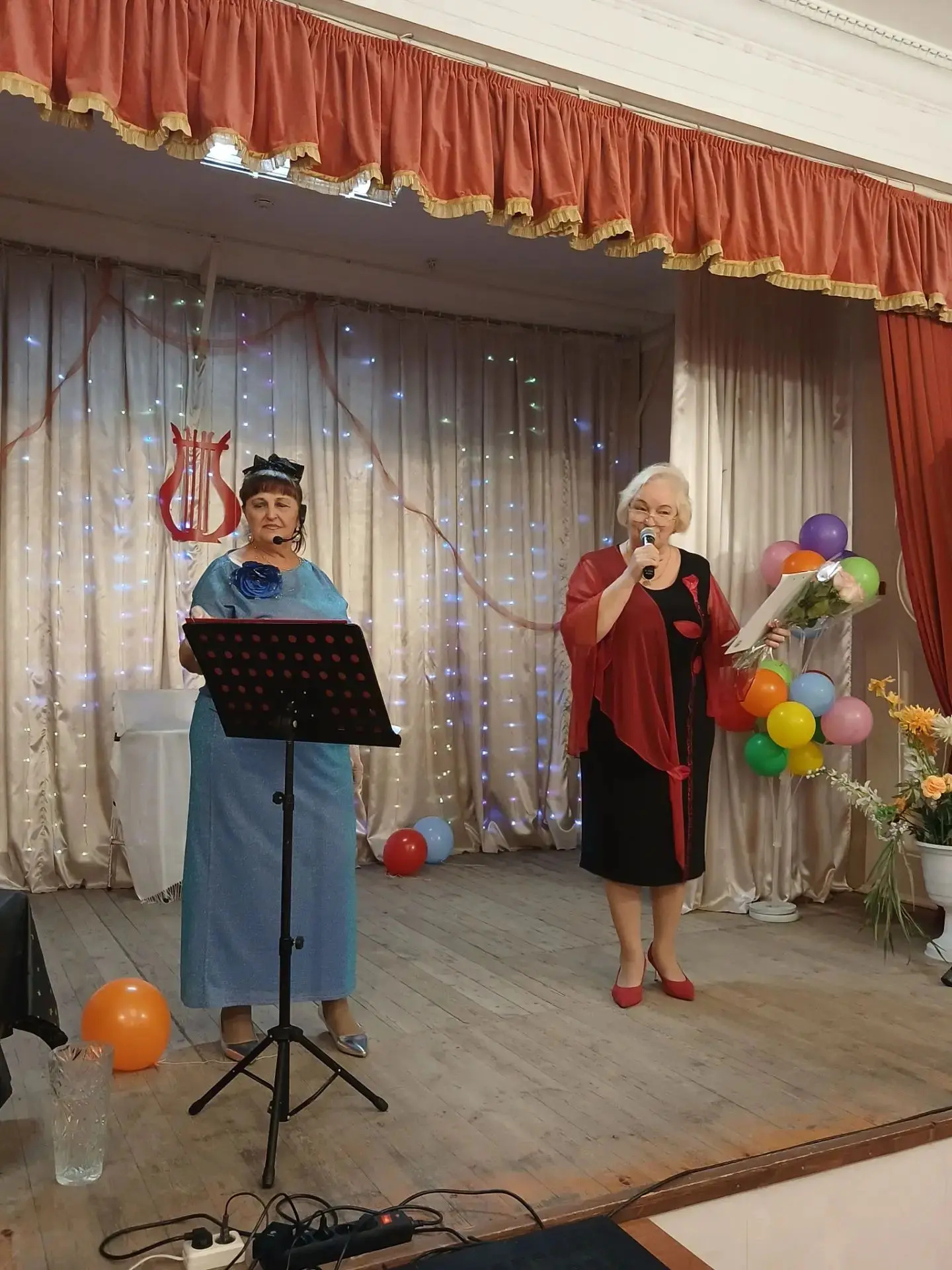 🎼  На Малой сцене ДК «ВГС» состоялся концерт Надежды Беловой «Как прекрасен этот мир!».
