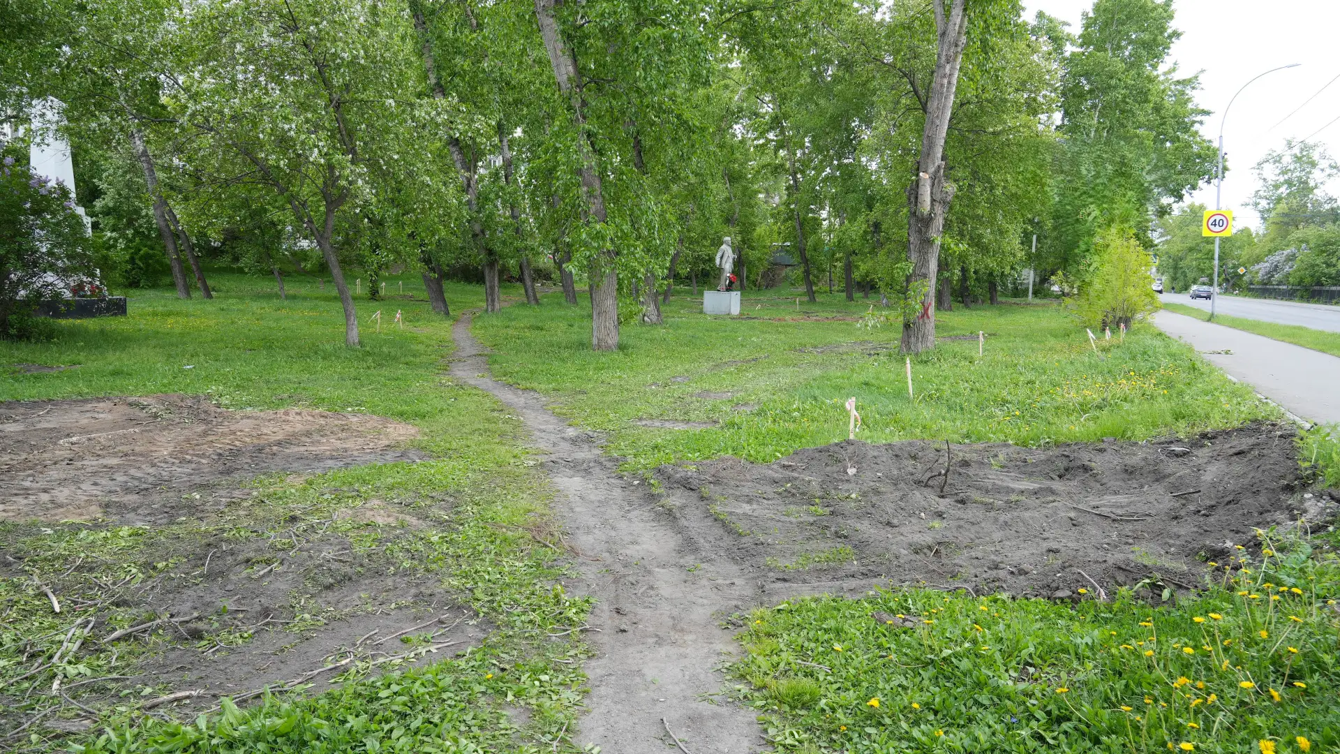 Дорогие бийчане!  🌳В сквере при обелиске на месте расстрела подпольной организации Петра Мерлина нач