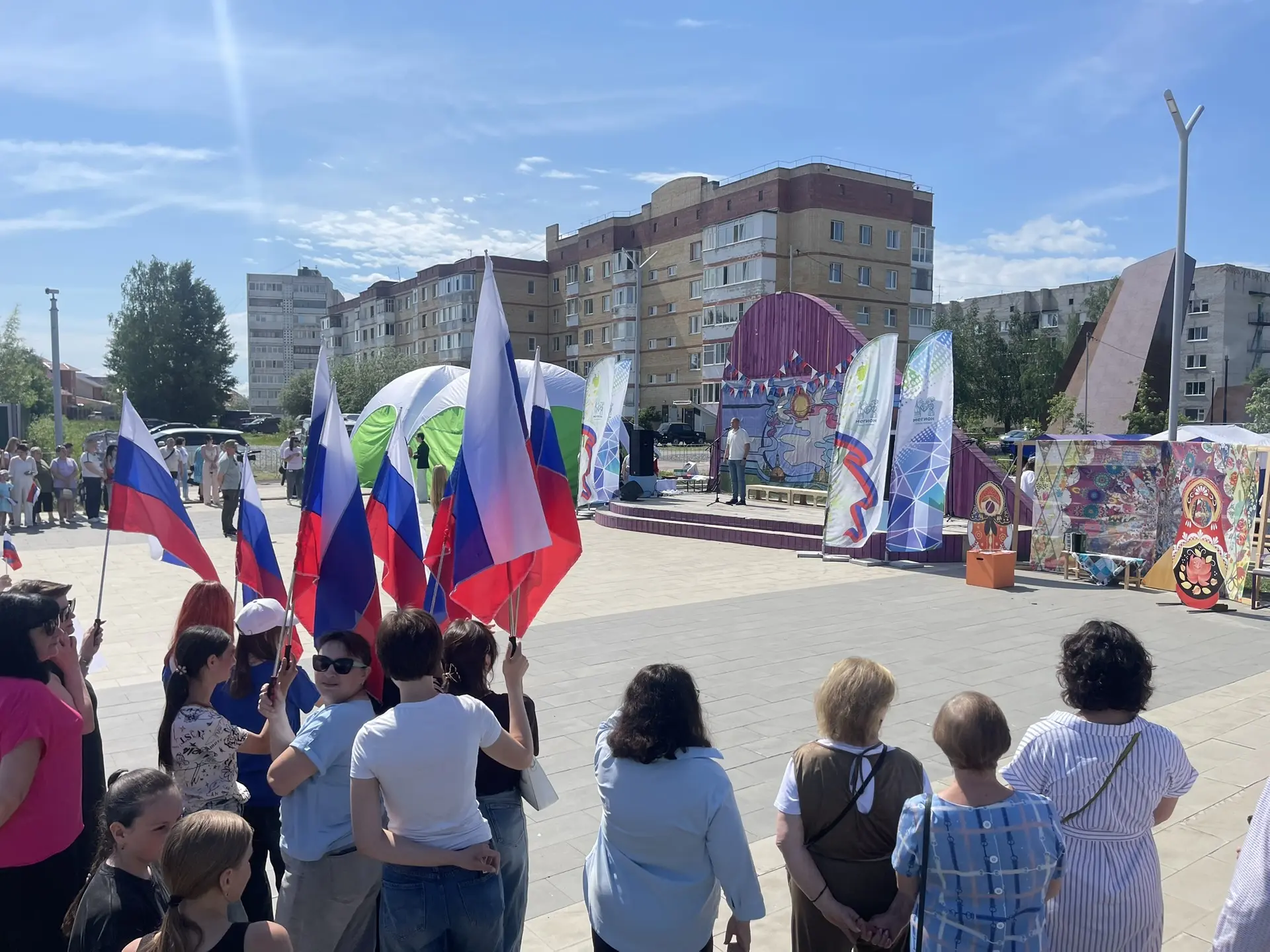 12 июня - ДЕНЬ РОССИИ! 

День России, ежегодно отмечаемый 12 июня, сравнительно молодой праздник, но