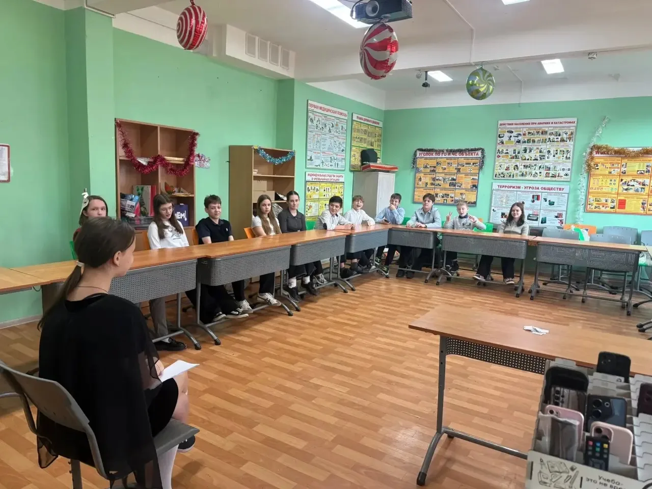 #ВотЭтоКЛАСС

Накануне зимних каникул в 6а классе состоялся собственный новогодний праздник.

Ребята