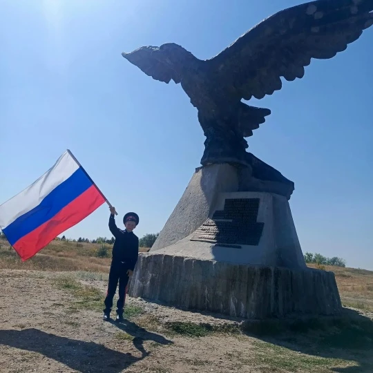 🇷🇺 Символ Родины над Тихим Доном: Ученик казачьего класса Шолоховской гимназии присое...