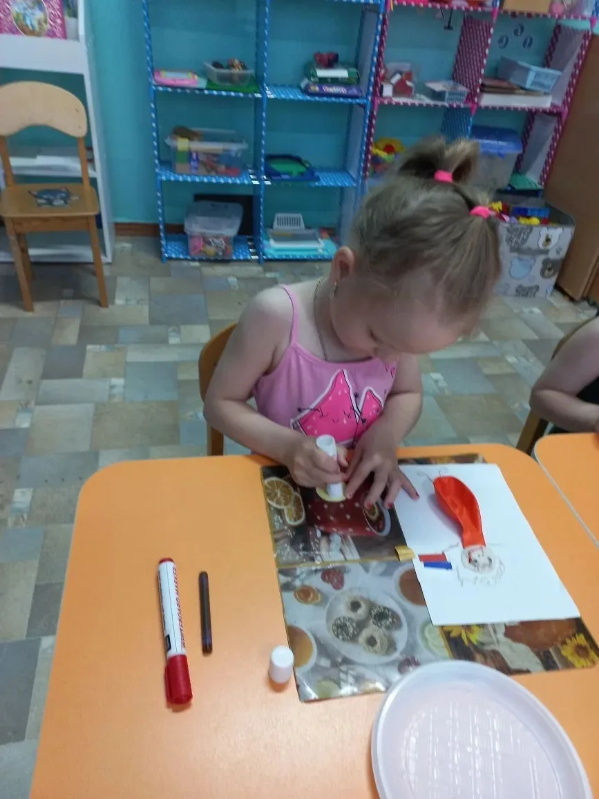 🎨 Маленькие патриоты с большими талантами! 🇷🇺

Ко Дню России наша средняя группа "Почемучки" подг