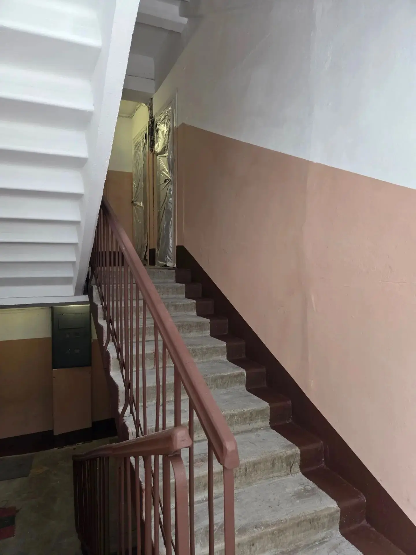 🏠Свежий косметический ремонт выполнен в подъезде № 5 по адресу:
- ул. Вокзальная, д. 11.