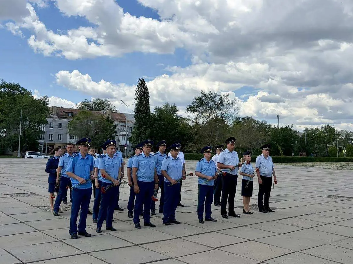 В День памяти и скорби транспортной полицейские Луганска почтили память погибших в годы Великой Отеч