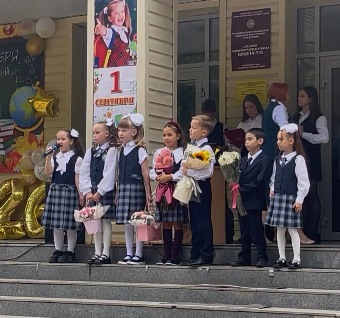 В нашей школе прошла торжественная линейка, посвящённая 1 сентября — Дню знаний!