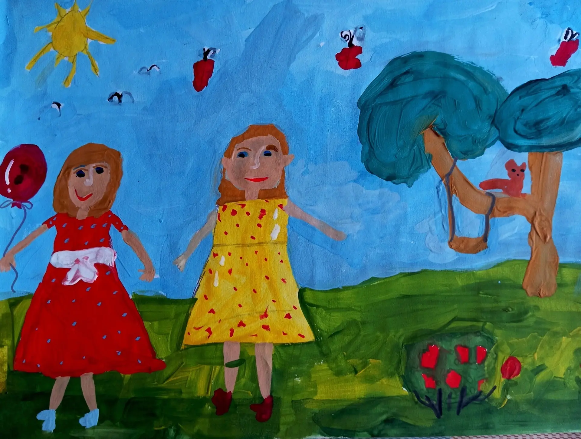 Любят дети рисовать и картины создавать!🎨

Видеть мир привыкли люди
Белым, жёлтым, синим, красным.
