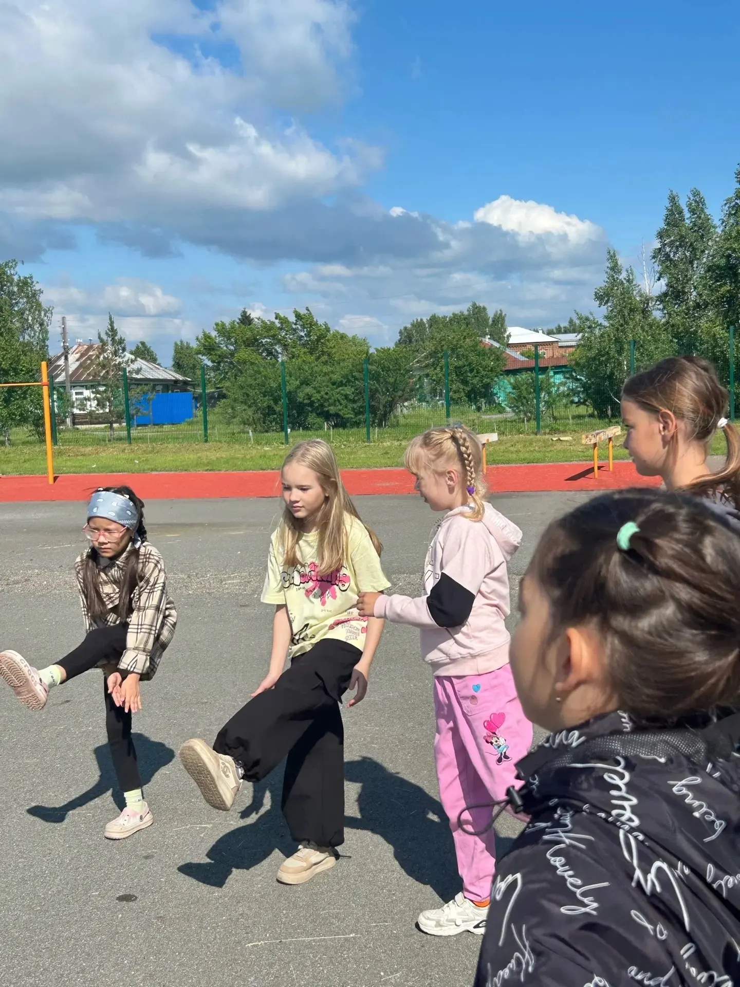 Новый день в пришкольном лагере ☀️распахнул свои двери, обещая ребятам калейдоскоп новых впечатлений