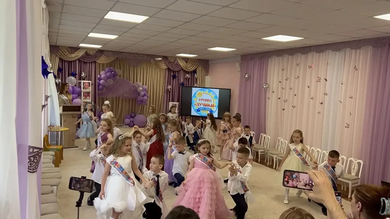 "В музыкальном зале мы в последний раз"