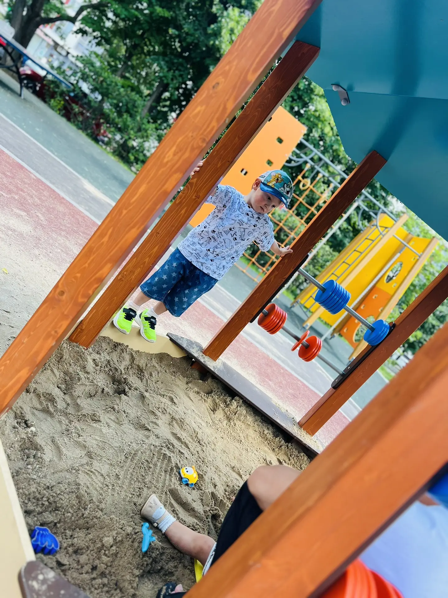Всем привет! ☀️ Есть же родители, особенно первенцев, которых раздражает, когда другие ...