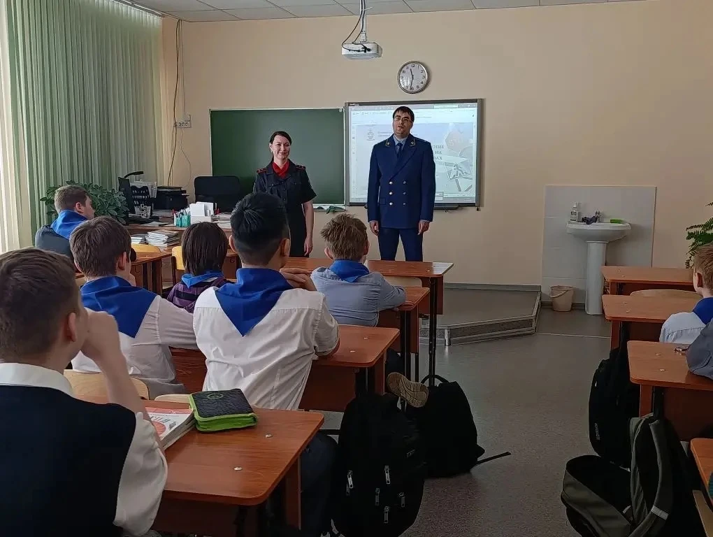 📍Прокуратура города Новосибирска совместно с отделом Госавтоинспекции провели с восьмиклассниками МА
