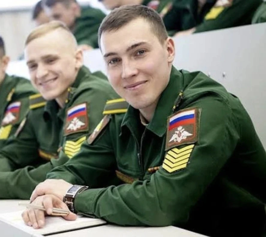 Уважаемые выпускники!

Военкомат города Ухты Республики Коми приглашает выпускников 11-х классов рас