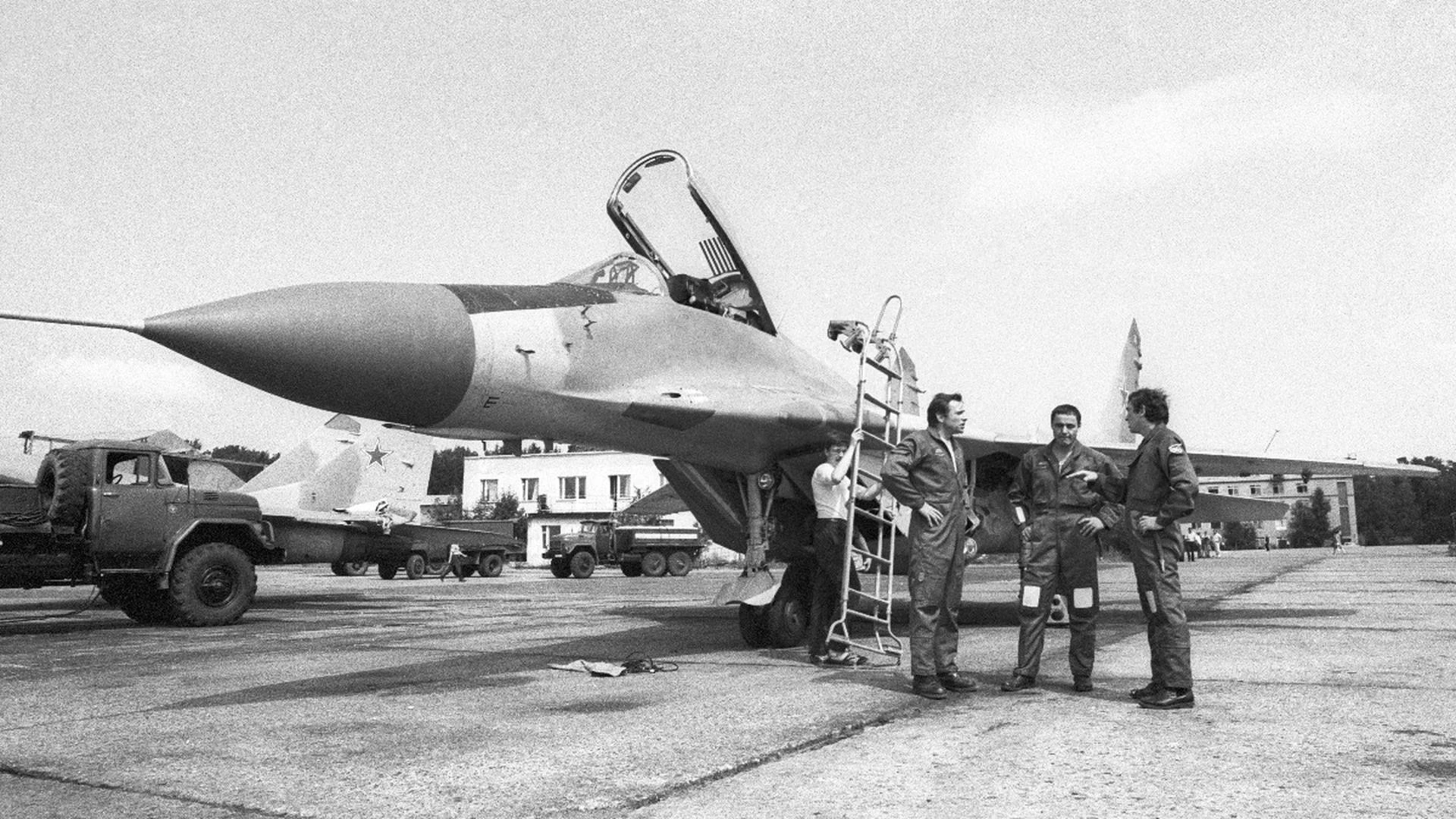 ✈️  Ровно 49 лет назад, 6 октября 1977 года, советский лётчик-испытатель Анатолий Федот...