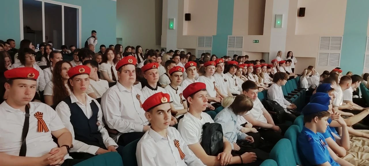 🇷🇺ГЕРОИ ОТЕЧЕСТВА🇷🇺   📌Обучающиеся 10 класса (кл. руководитель Воронина А.А.) МБОУ БГО СОШ №3 принял