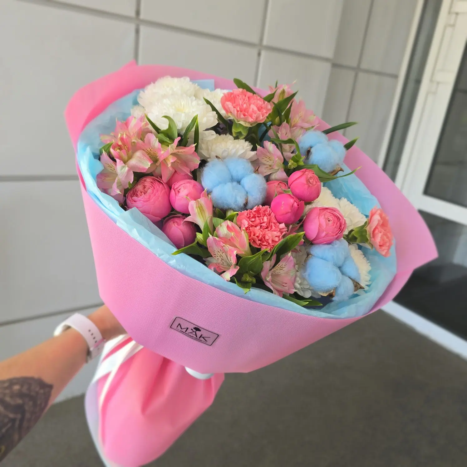 Привезли свежих цветочков и у нас как всегда ярко 🌸
Лето, свежие красивые цветы, что ещё нужно для 