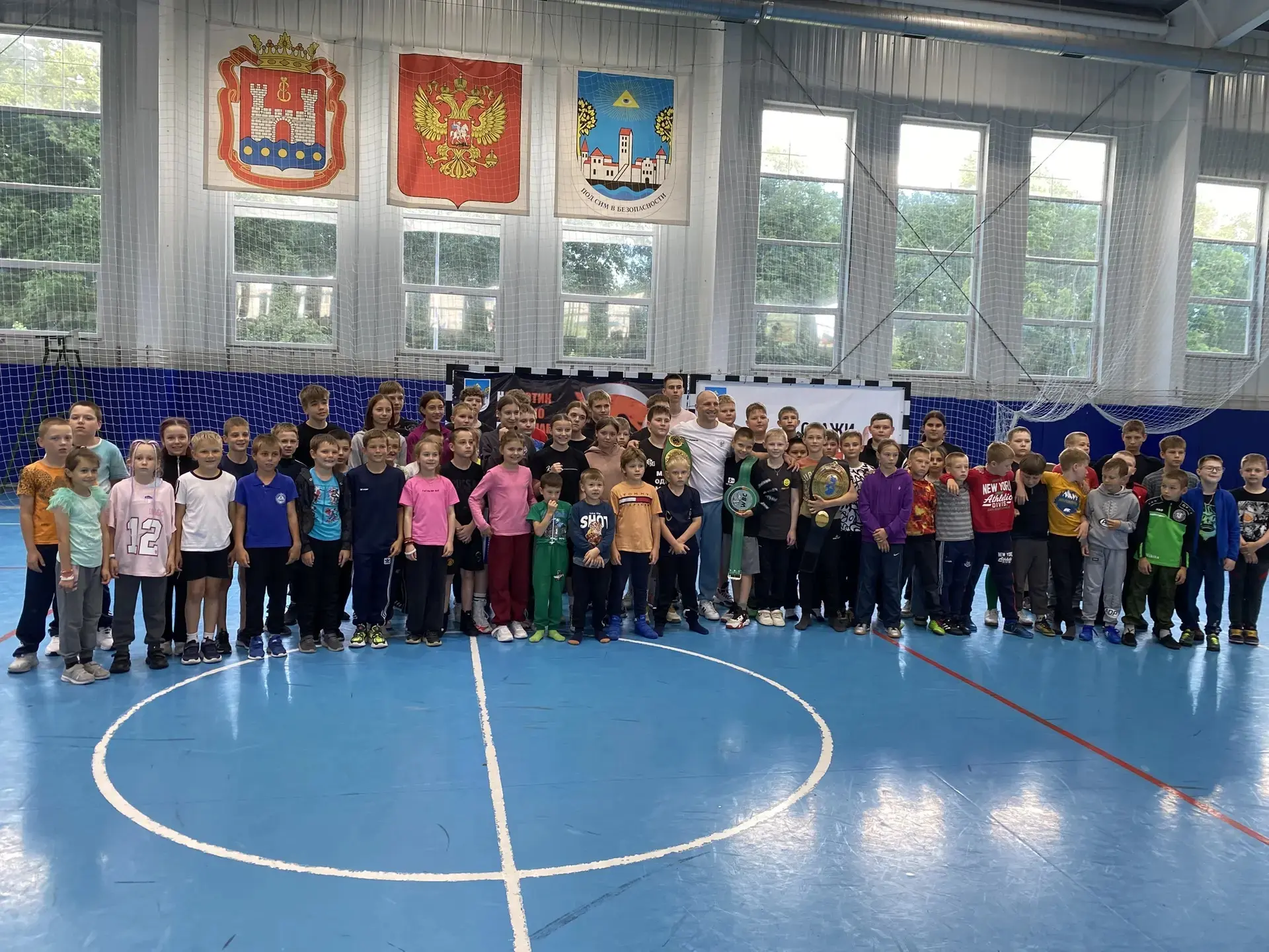 Сегодня в нашем ФОКе было по-настоящему жарко! 

Ребята, полные энтузиазма, встретились с чемпионом 
