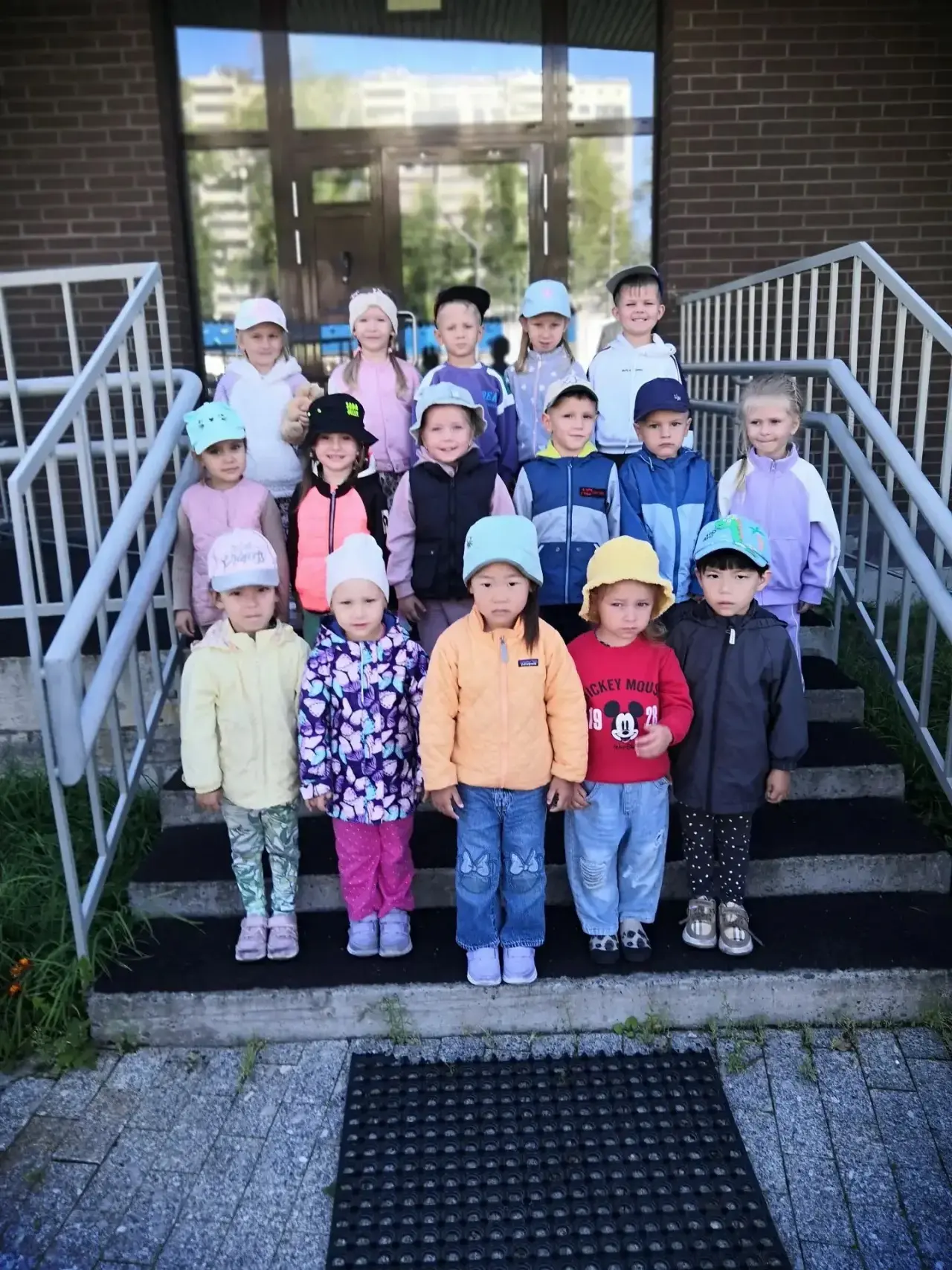 🔍🏫 «Экскурсия по детскому саду»: группа «Гномики» знакомится с родными стенами 🏫🔍