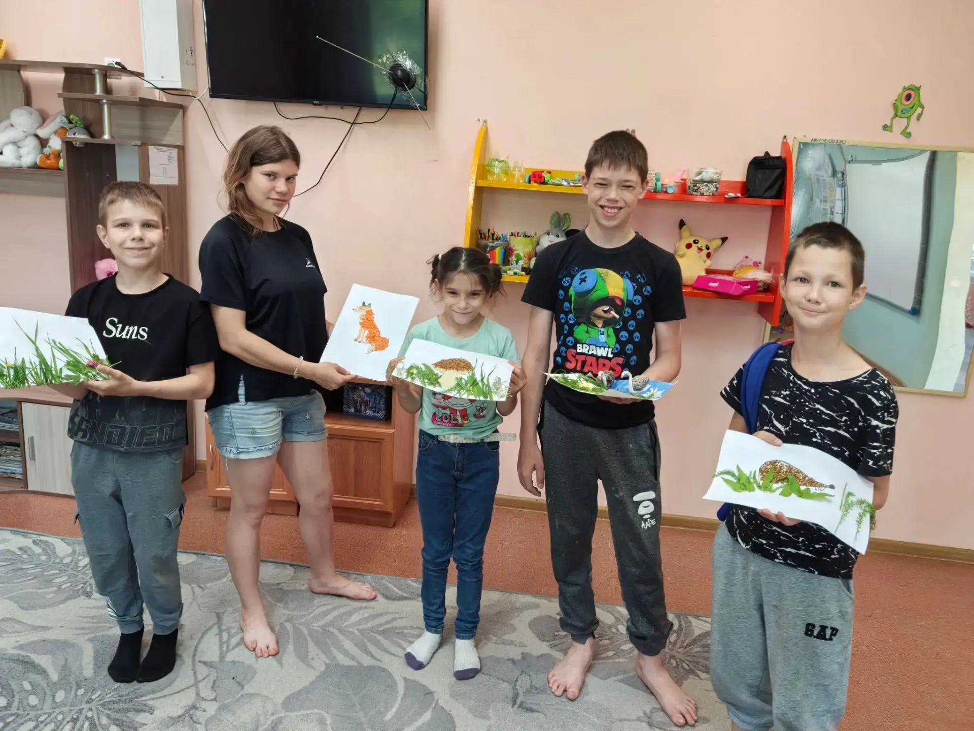 🎨🍂 Творчество самой природы: мастерская 1 отряда! 🍂🎨

В 1 отряде было по-настоящему уютно и креа