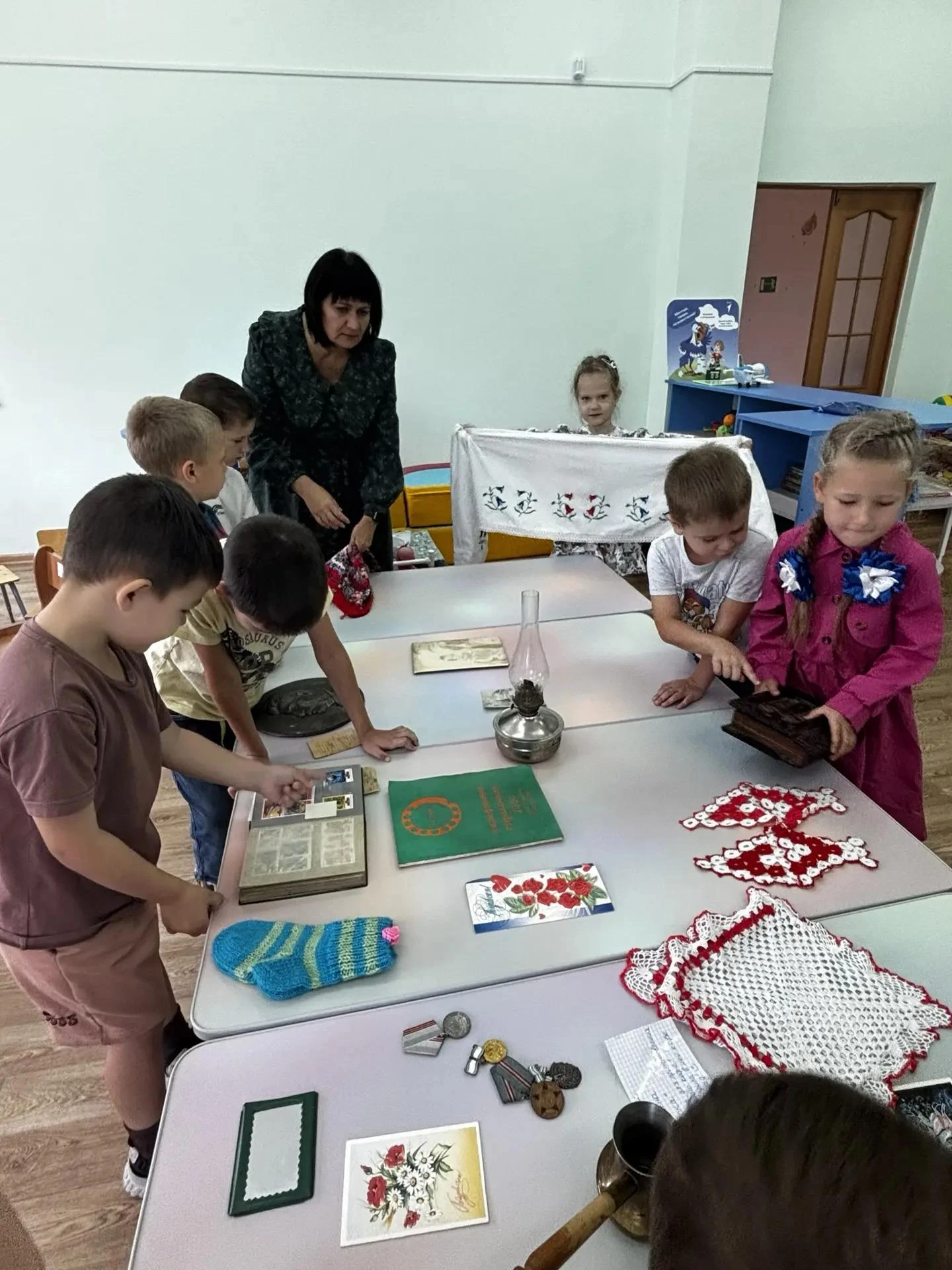 🎉 В честь Дня пожилого человека в группе «Почемучки» открылся мини‑музей «Вещи из бабу...