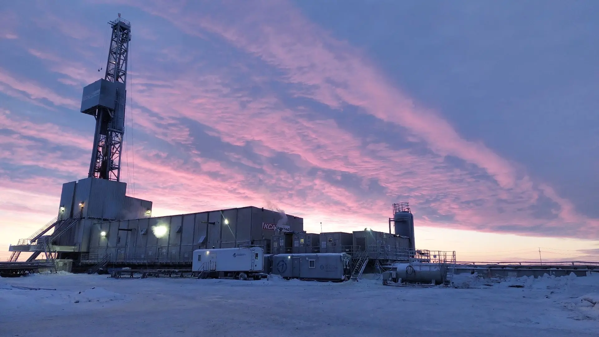 Буровая Т-505 в лучах заката🌅