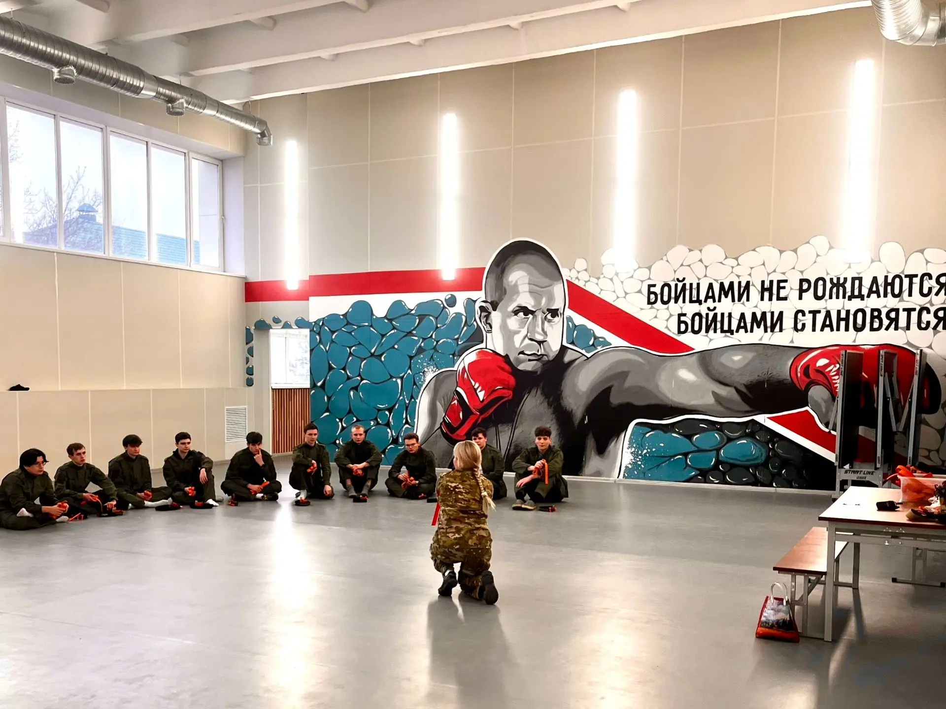 💪 Тренируем силу, уверенность и готовность к любым вызовам! Более 250 студентов из Старооскольского 