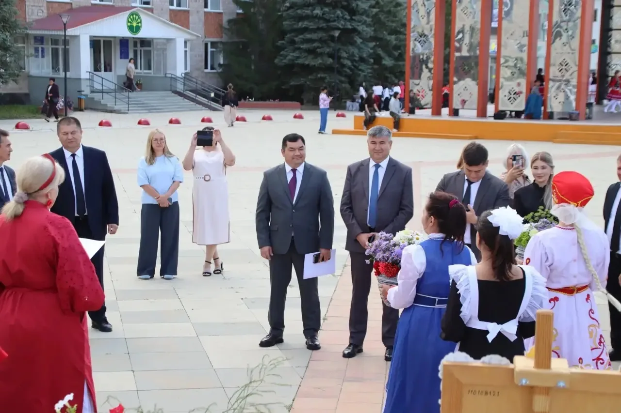 Бөгөн Баймаҡ районында мәғариф хеҙмәткәрҙәренең традицион  кәңәшмәһе уҙҙы. Ошондай дәрт...