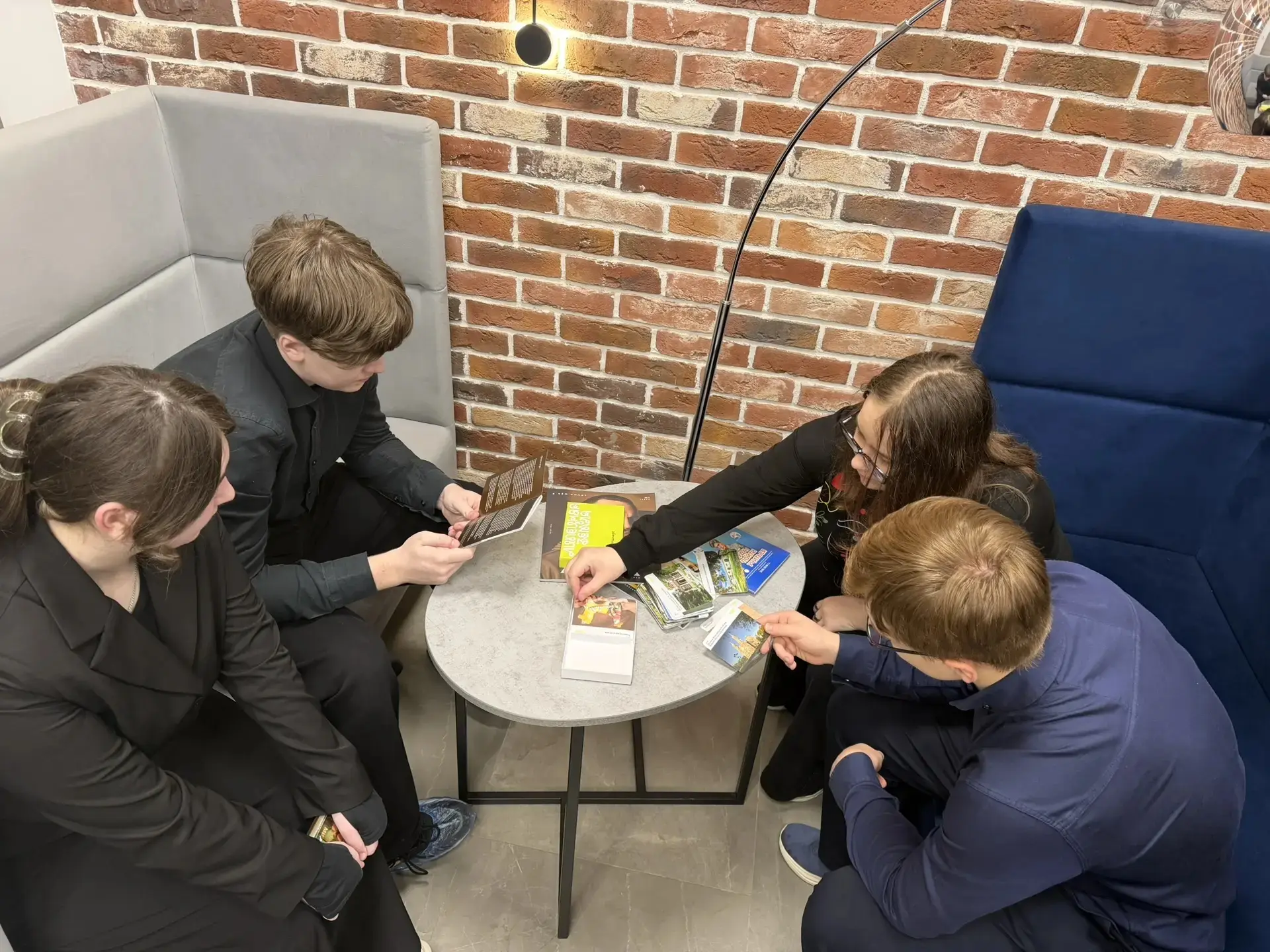 📍 ПРОФОРИЕНТАЦИЯ 📍   В рамках профориентационной программы учащиеся 10А класса посетили центр молодё