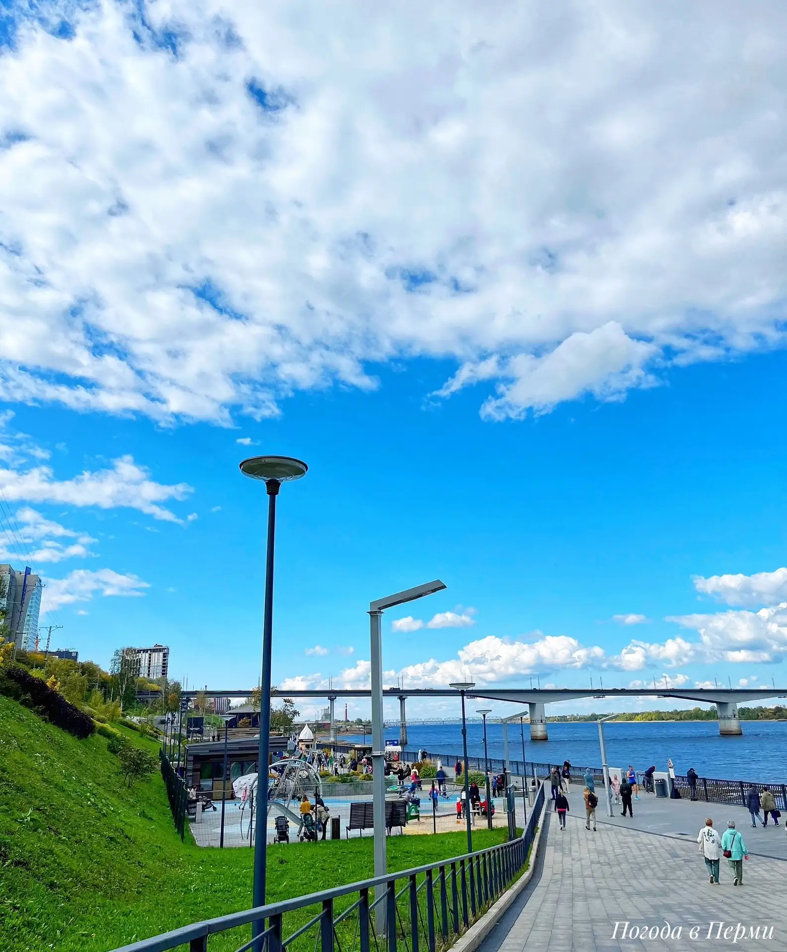 ☀️🌊 Набережная в лучах солнца