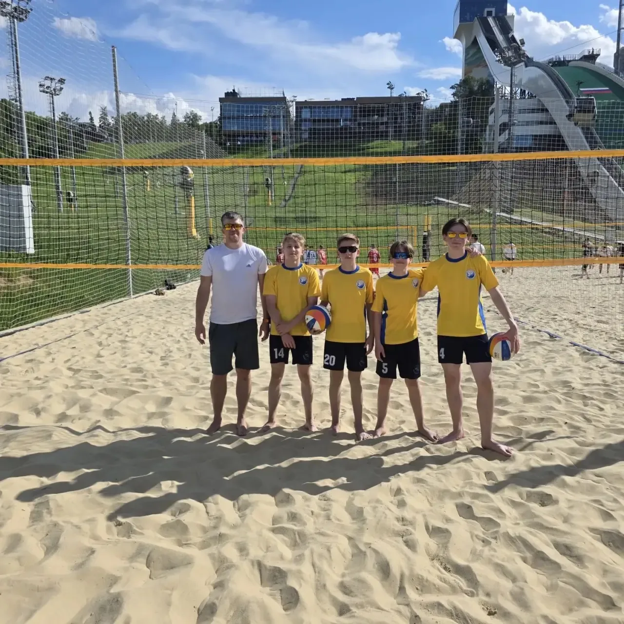 🏐Пляжный волейбол

🌞Лучшее в мире начало лета, как нам кажется, выглядит именно так. 
🏐Пляжный во