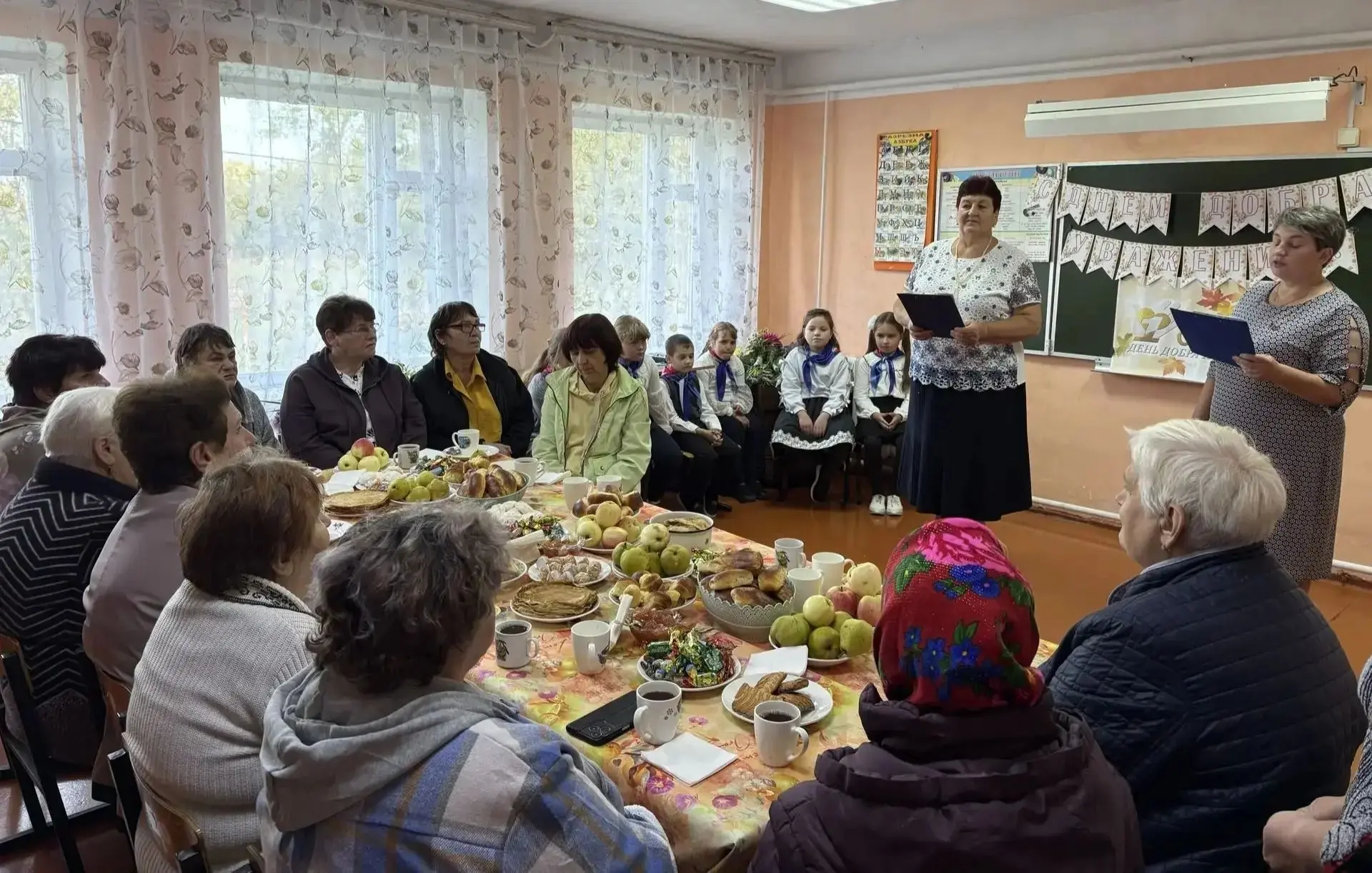 В МКОУ "Липицкая  СОШ" Краснопутской  НОШ в тёплой и душевной атмосфере прошло мероприя...