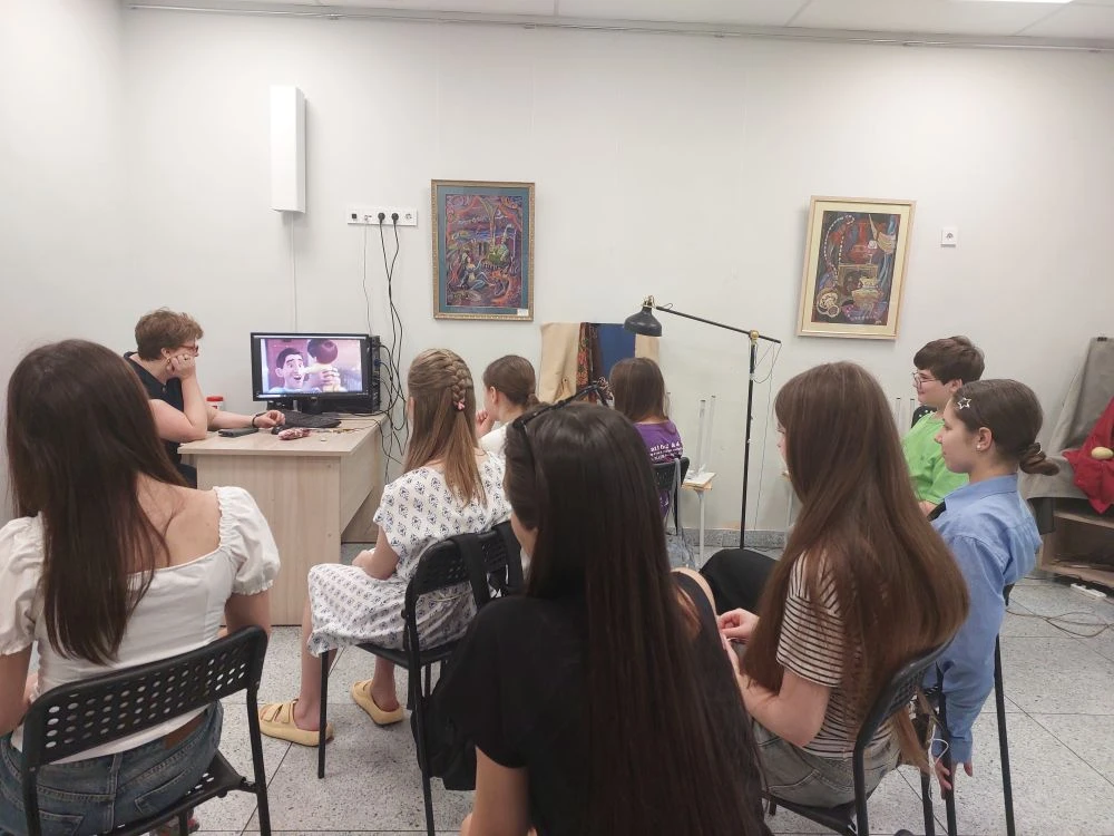 Сегодня заместитель директора по УВР, преподаватель ДХШ N4 Перевощикова Юлия Евгеньевна...