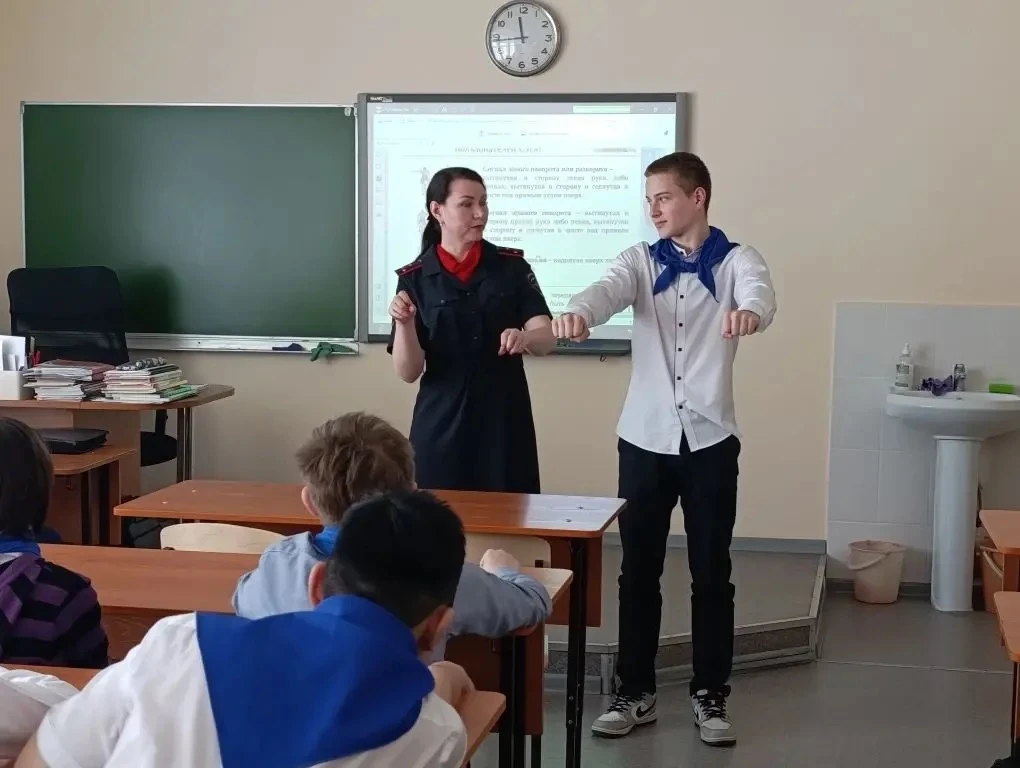 📍Прокуратура города Новосибирска совместно с отделом Госавтоинспекции провели с восьмиклассниками МА