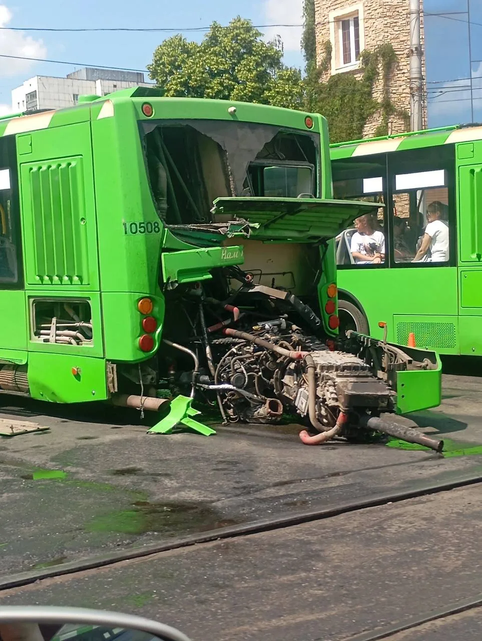 В центре Курска у "Волгабаса" на ходу вывалился двигатель

Сегодняшнее утро в Курске не пережил "Вол