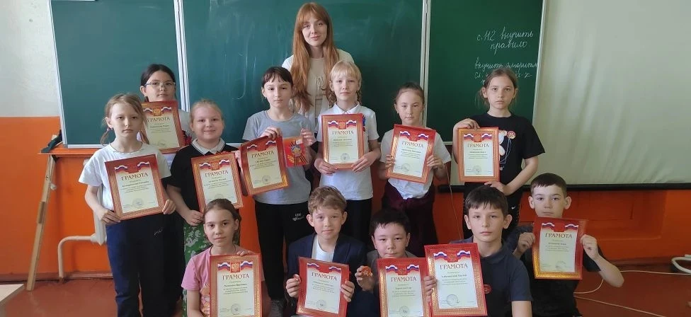Учащиеся 3а класса МБОУ ООШ №2 г. Нерчинска приняли участие в конкурсе рисунков к 9 мая  в ГУСО НСРЦ