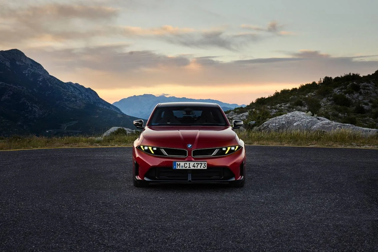 🤩 BMW ОБНОВИЛА ЛЕГЕНДАРНУЮ «ТРОЙКУ»