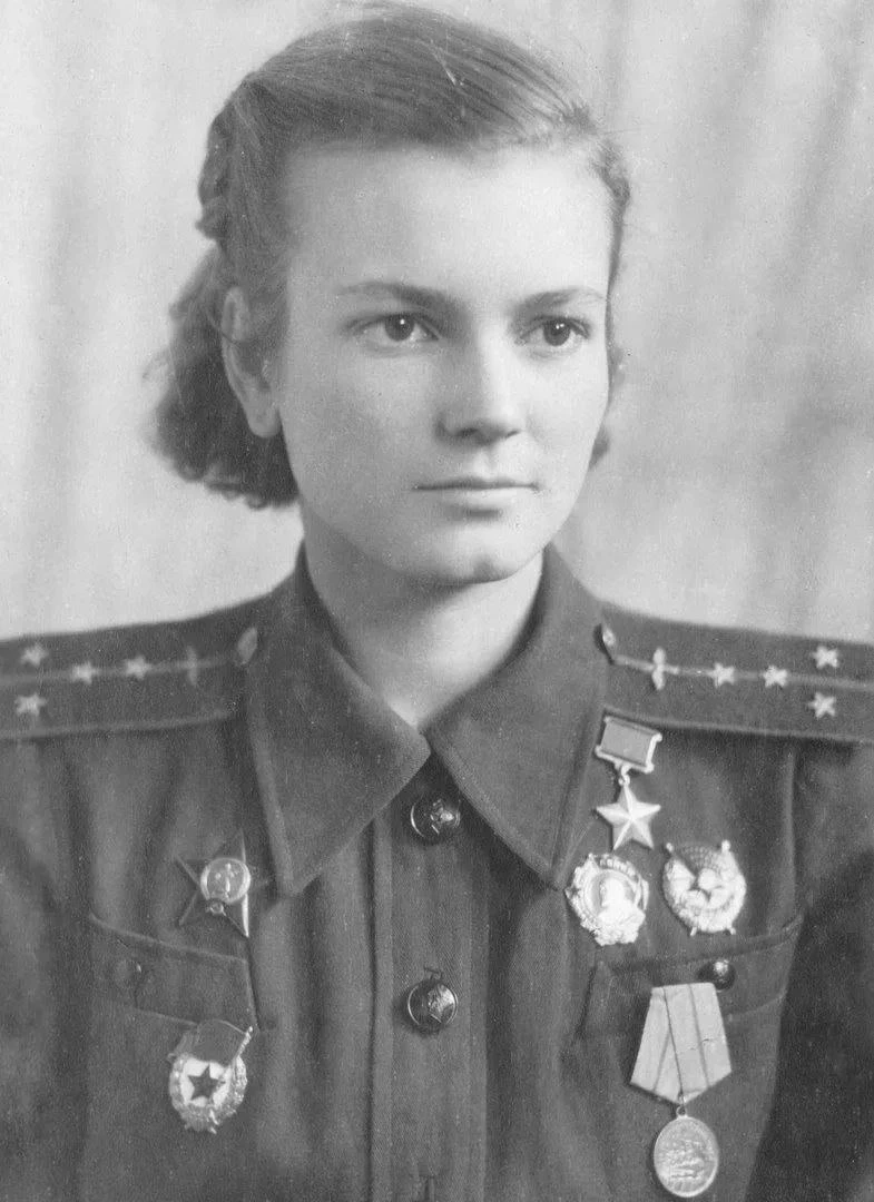 Галина Ивановна Джунковская — Герой Советского Союза, отважная лётчица, появилась на св...
