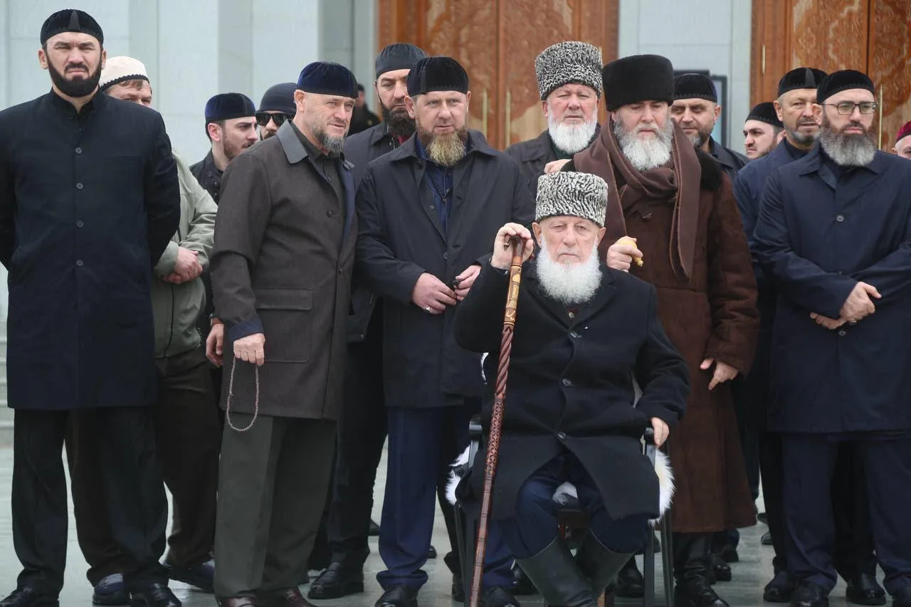 В новом районе Грозного имени Владимира Путина открыли мечеть имени Пророка Нуха, рассч...