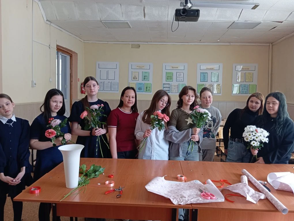 🎓 ПРОФОРИЕНТАЦИЯ  Ученики 7Е и 7А классов под руководством педагога-навигатора проекта «Билет в буду