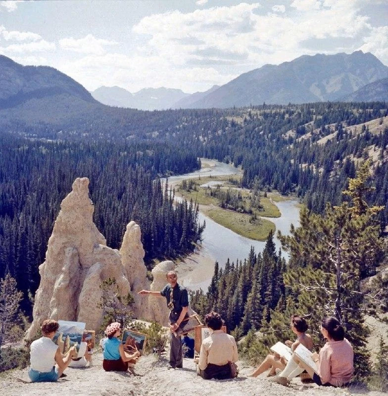 Студенты пишут пейзажи на пленэре в Альберте, Канада, 1957 год.