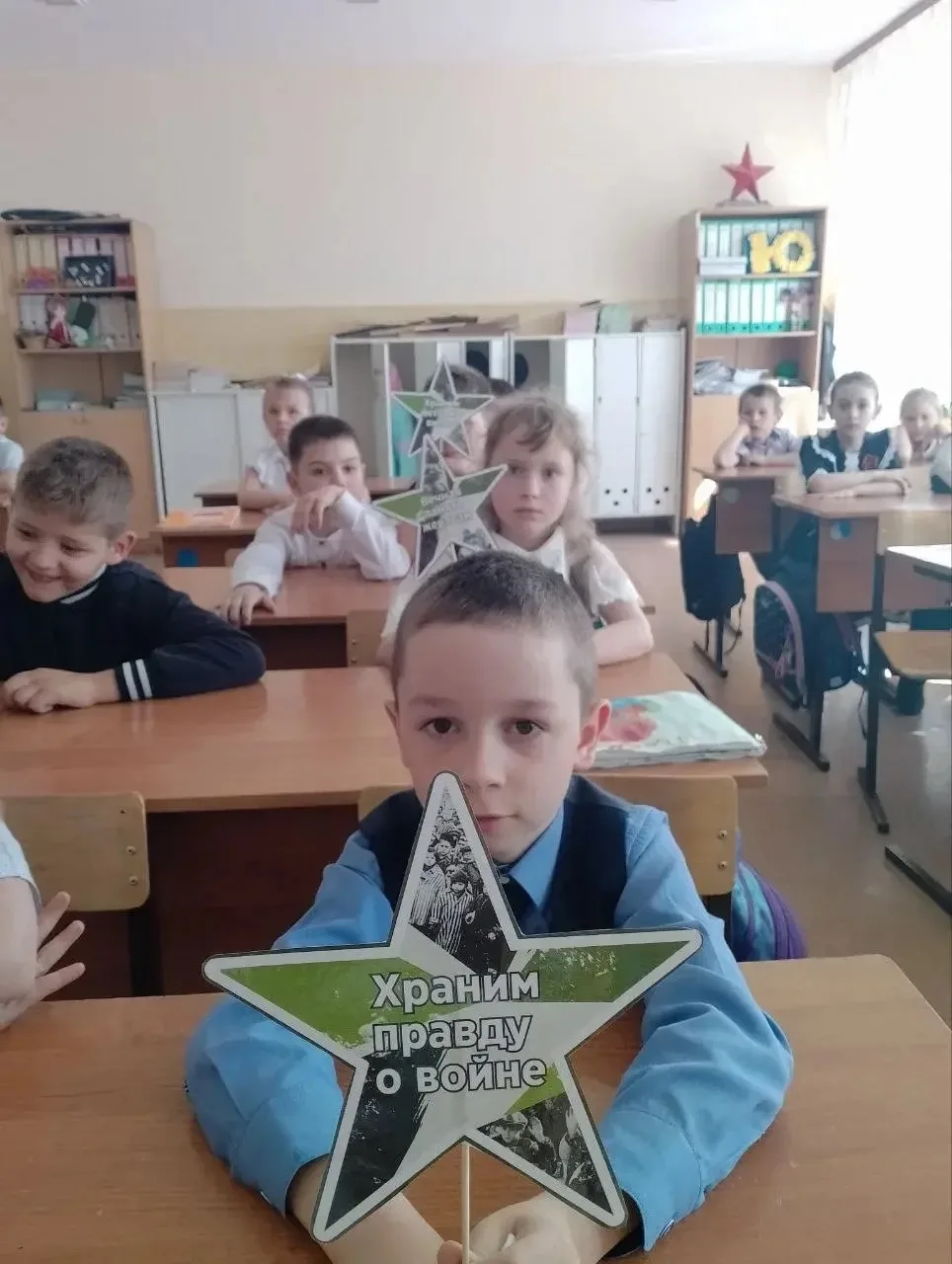 Во 2 «В» классе прошел классный час, посвященный Дню единых действий в память о геноциде советского 